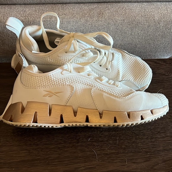 Reebok sneakers, size 8 - Picture 4 of 5